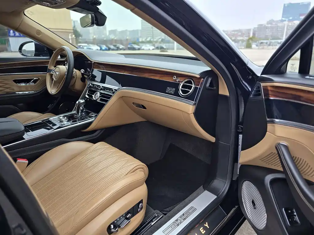 Bentley Flying Spur — миниатюра 8