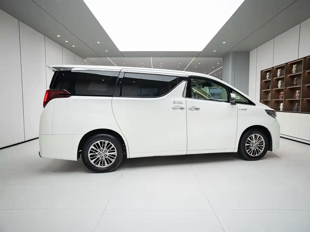 Toyota Alphard — миниатюра 7