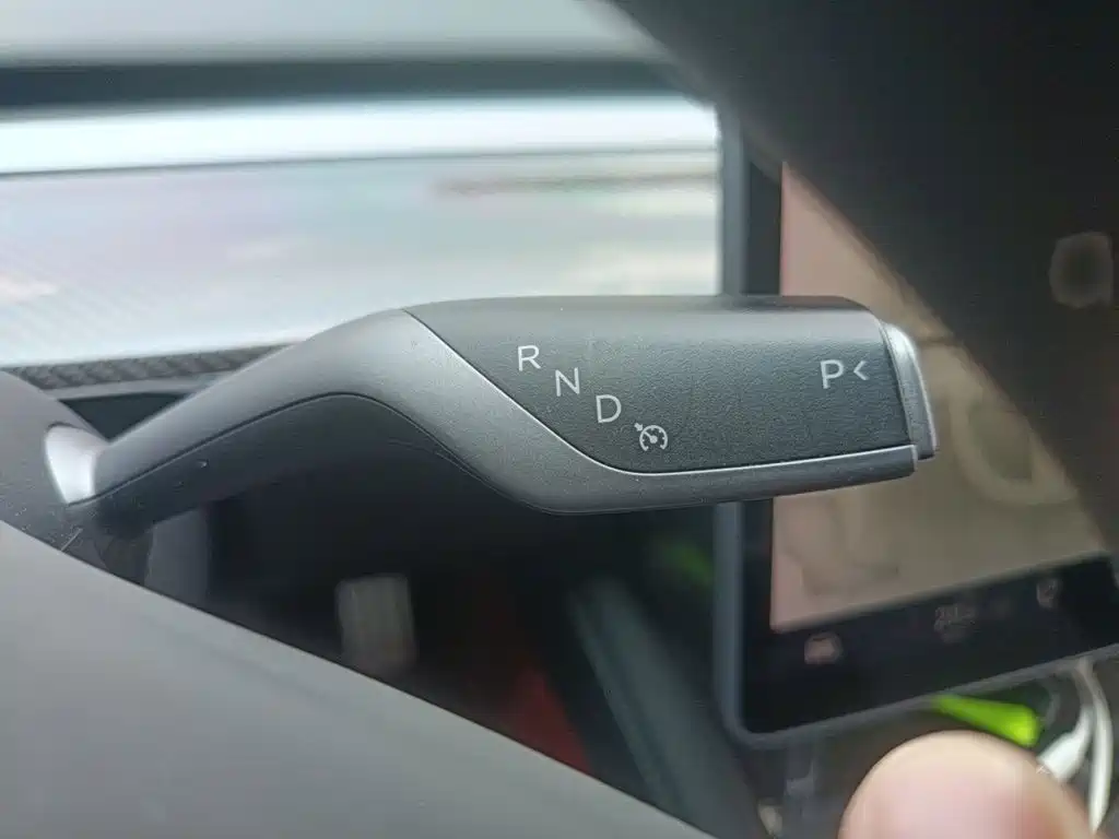Tesla Model 3 — миниатюра 7