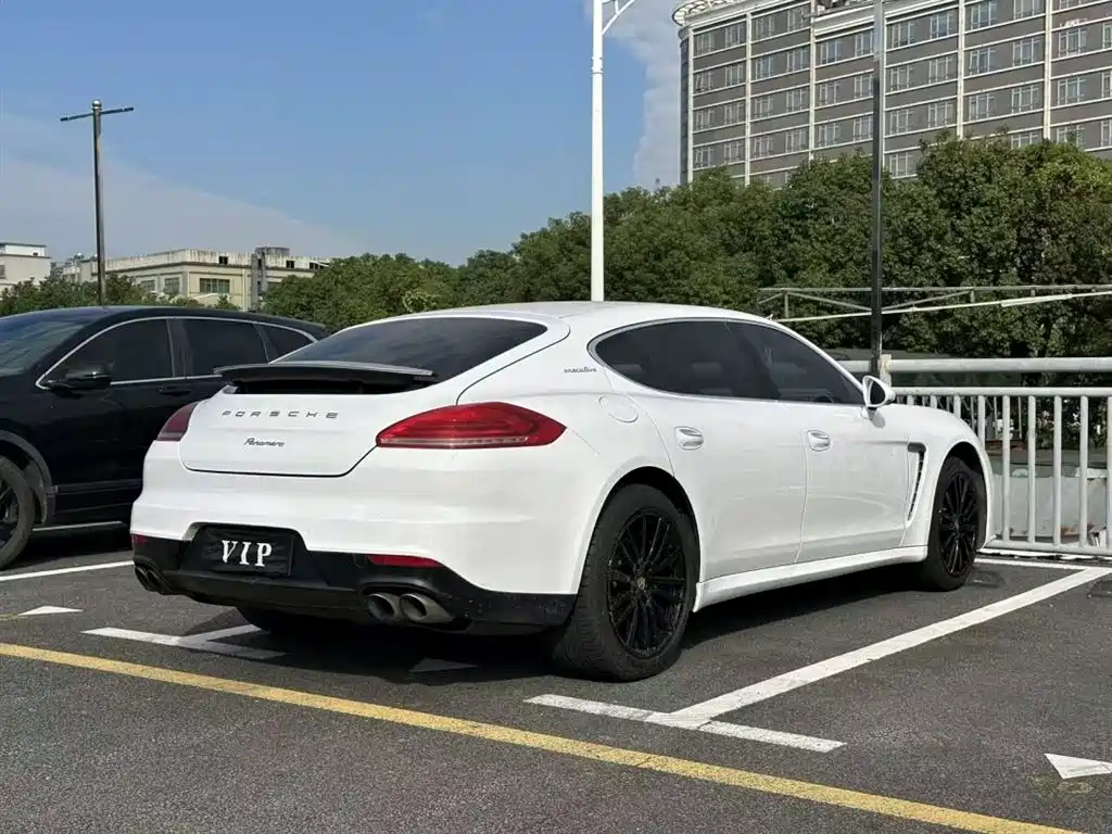 PORSCHE PANAMERA