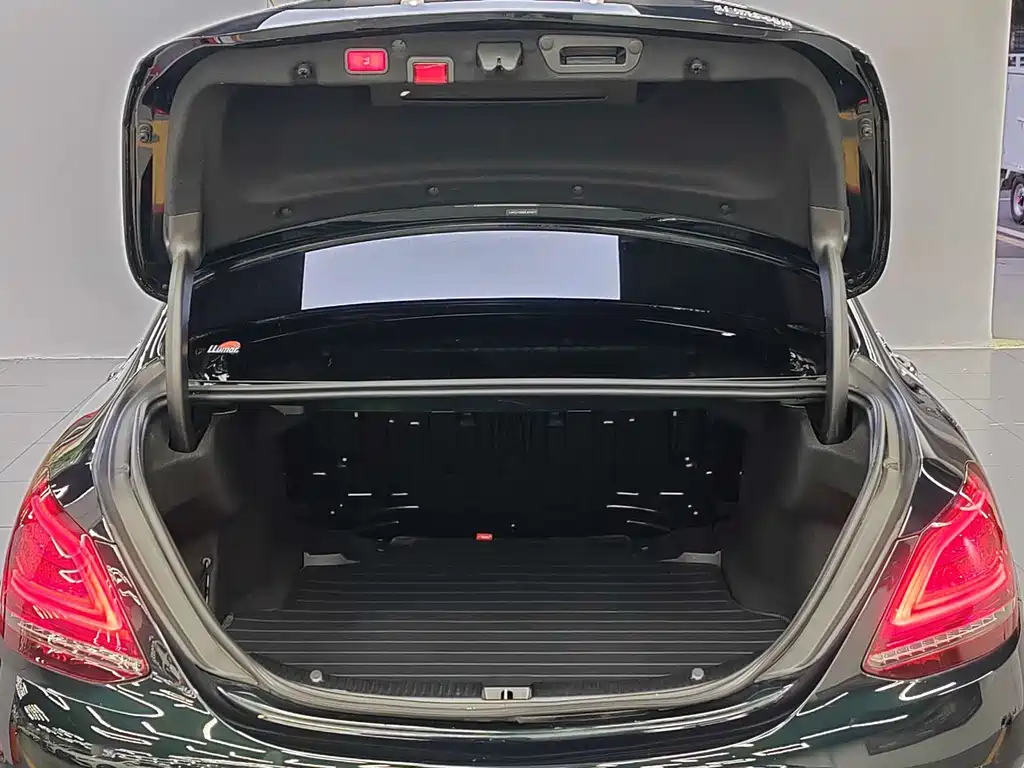 Mercedes-Benz C-Class — миниатюра 16