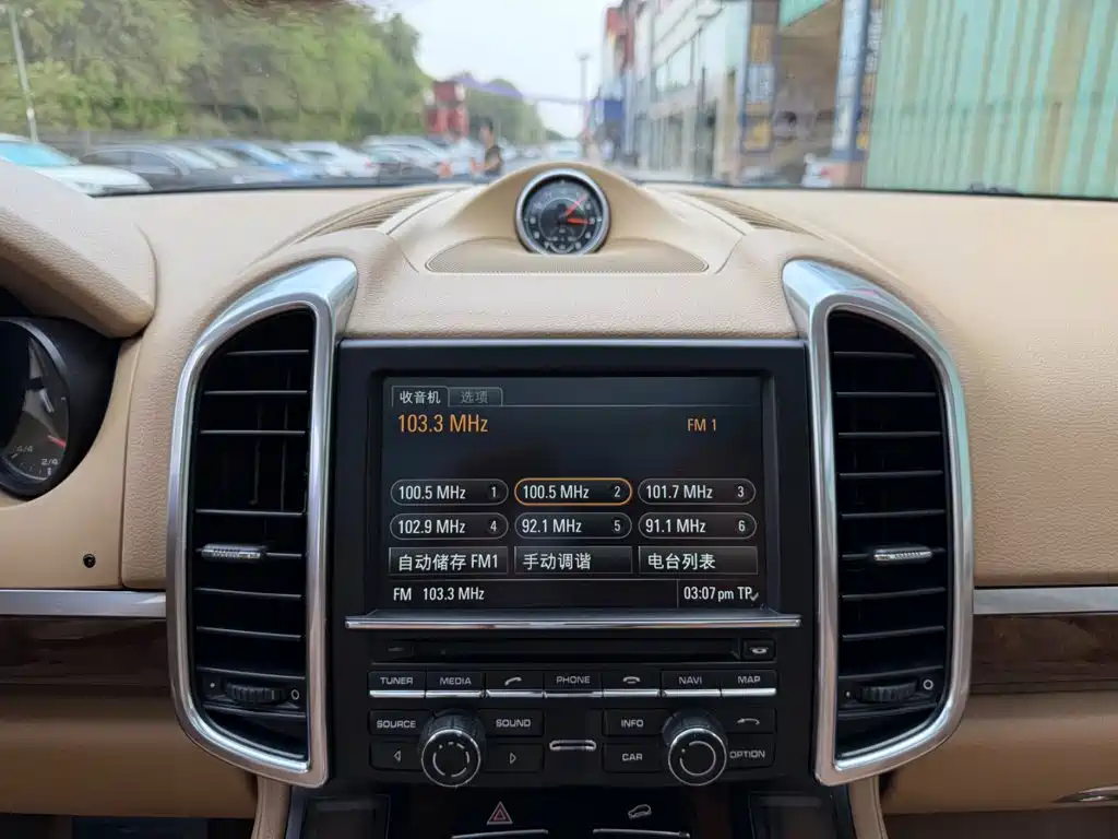 Porsche Cayenne — миниатюра 6