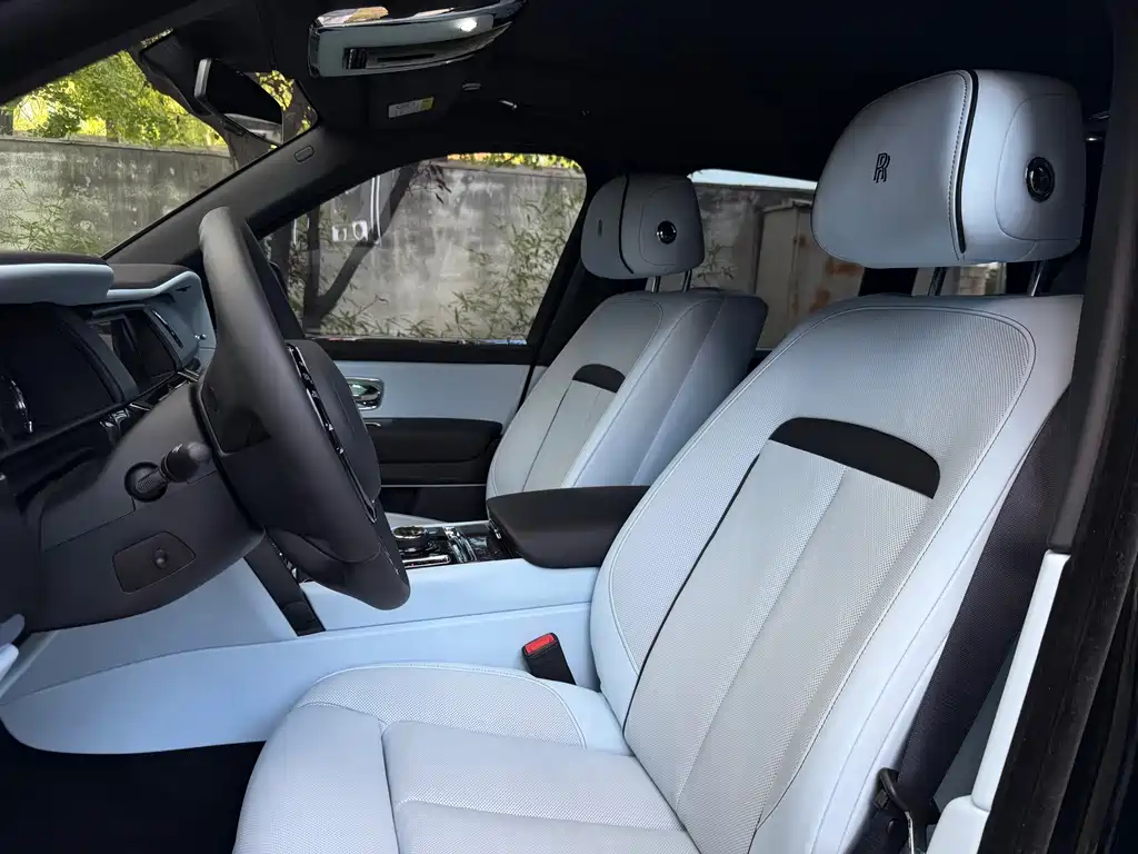 Rolls-Royce Cullinan — миниатюра 8
