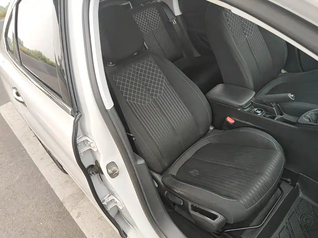 Peugeot 308 — миниатюра 25