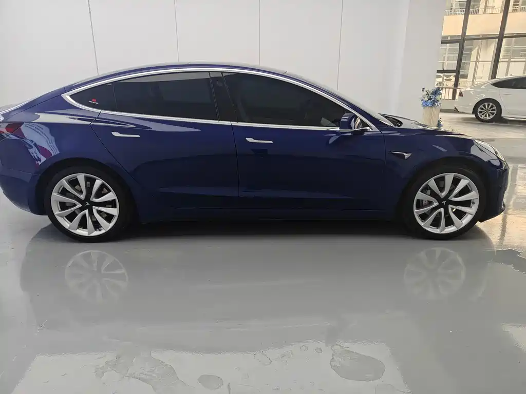Tesla Model 3 — миниатюра 4