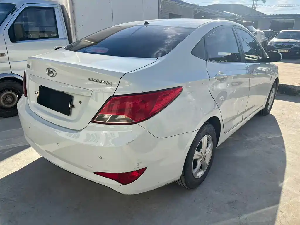 Hyundai Verna — миниатюра 7