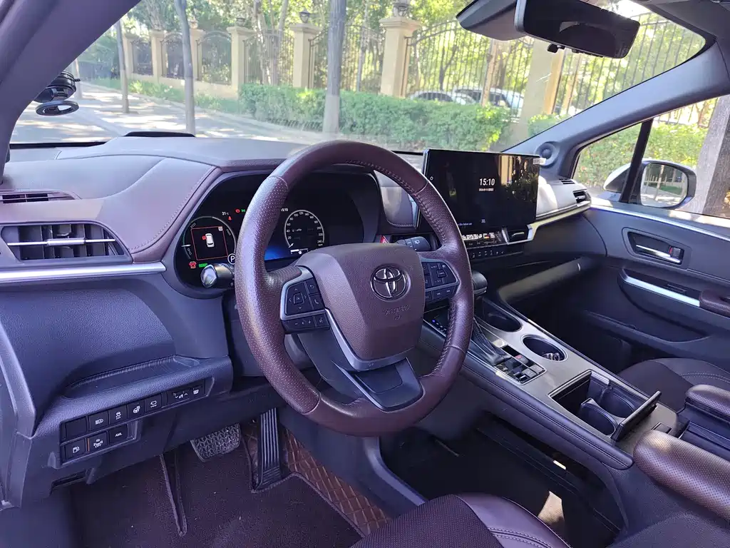 Toyota Granvia — миниатюра 8