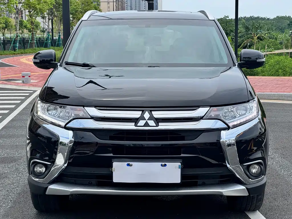Mitsubishi Outlander — миниатюра 2
