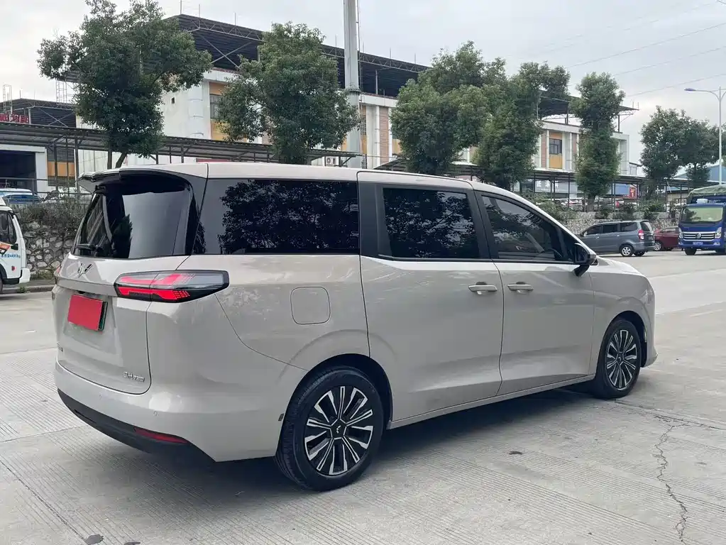 Wuling Xingguang 730 New Energy — миниатюра 9