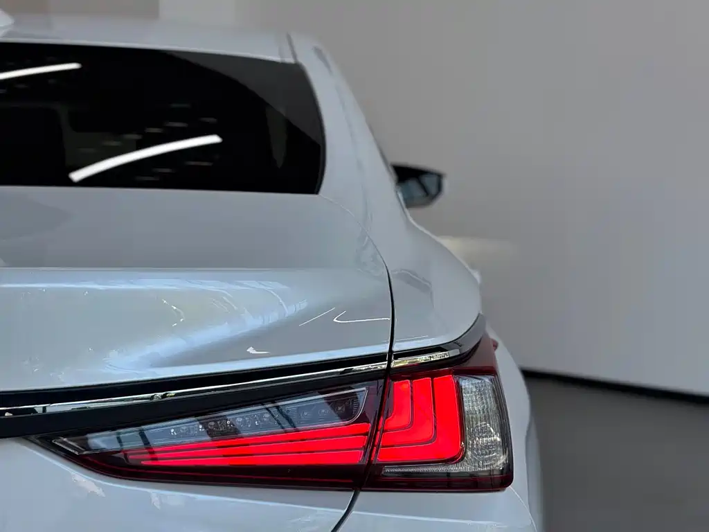 Lexus ES — миниатюра 22