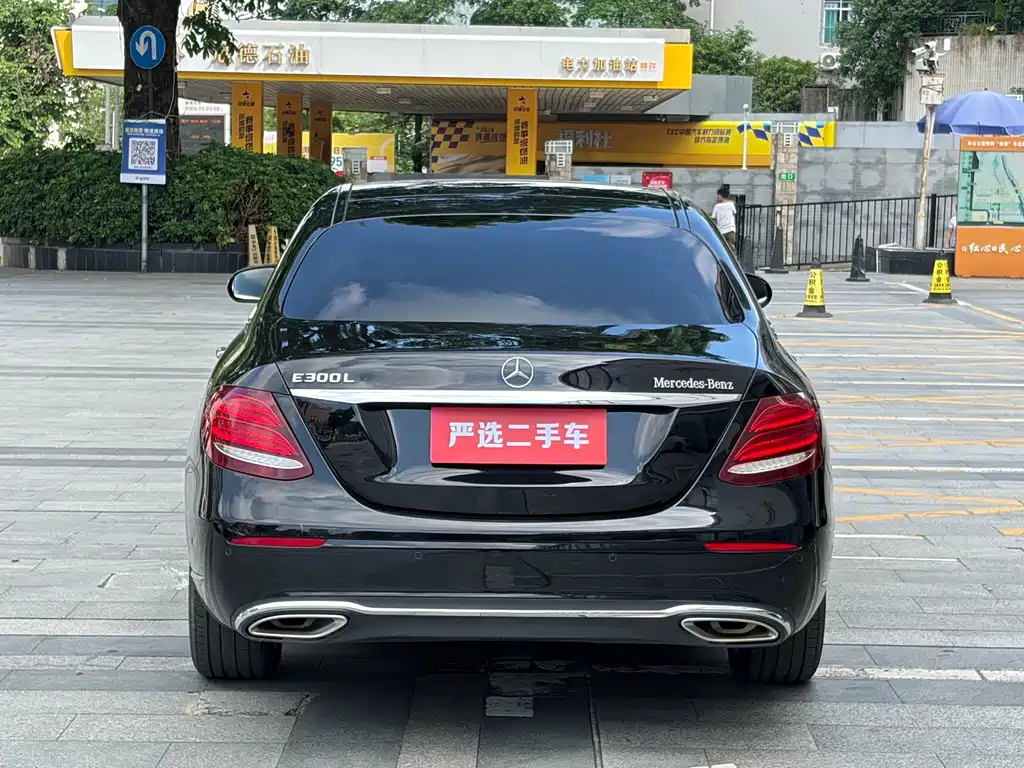 Mercedes-Benz E-Class — миниатюра 8