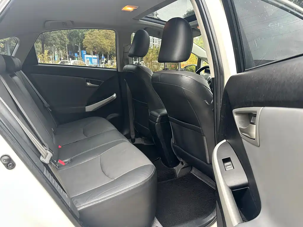 Toyota Prius 2012 1.8L Luxury