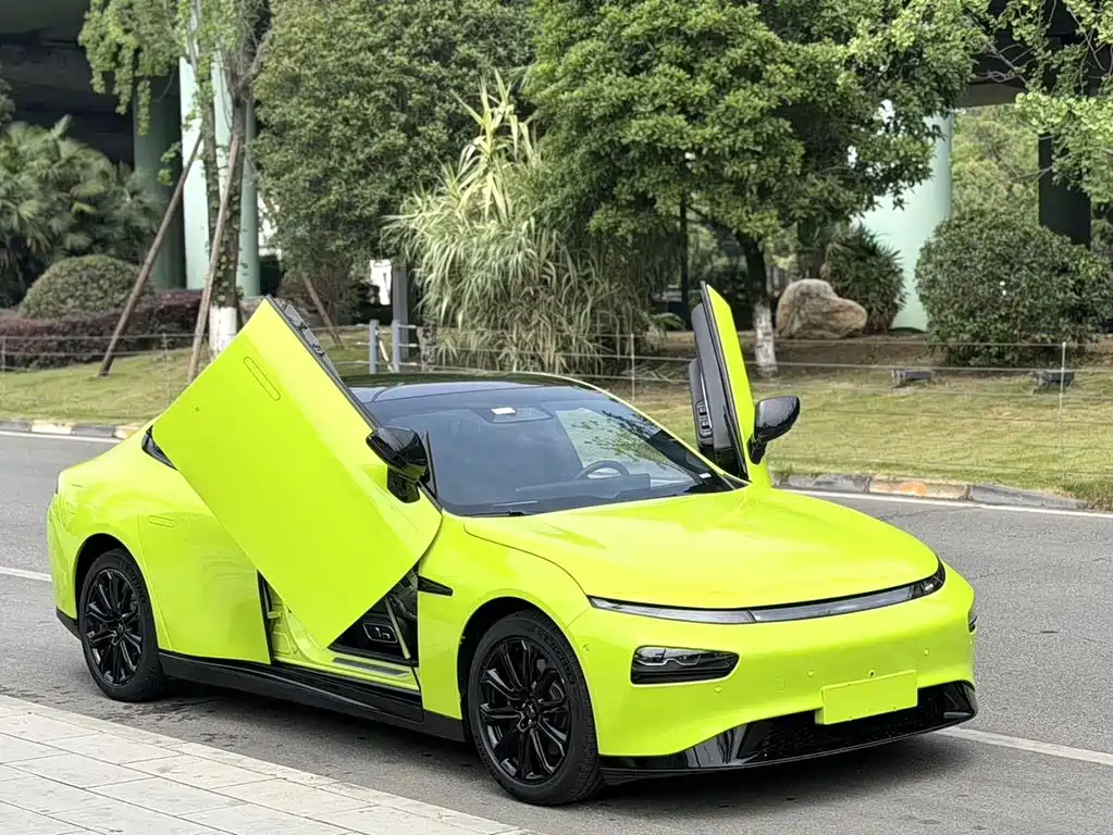 XPeng P7 — миниатюра 3