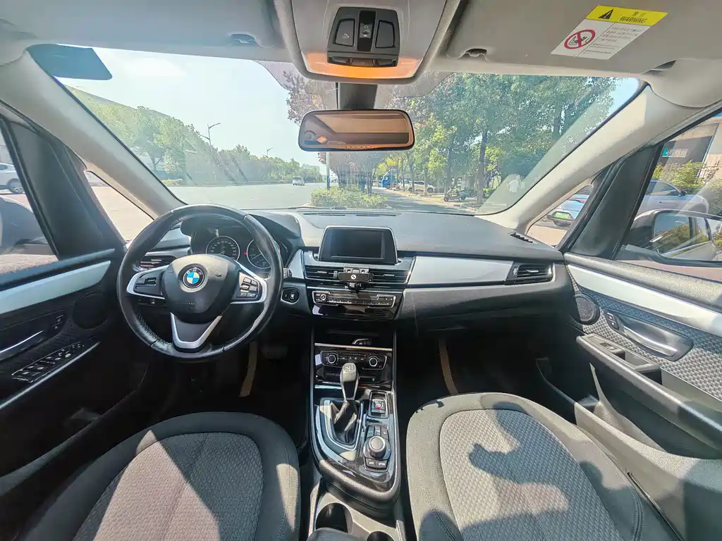 BMW 2 Series Active Tourer — миниатюра 6