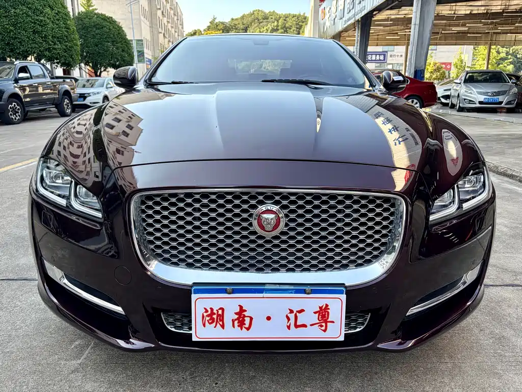 Jaguar XJ — миниатюра 2