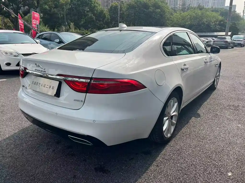 Jaguar XFL — миниатюра 5