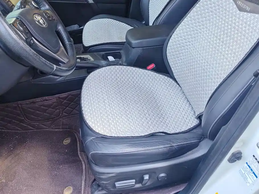 Toyota RAV4 — миниатюра 9