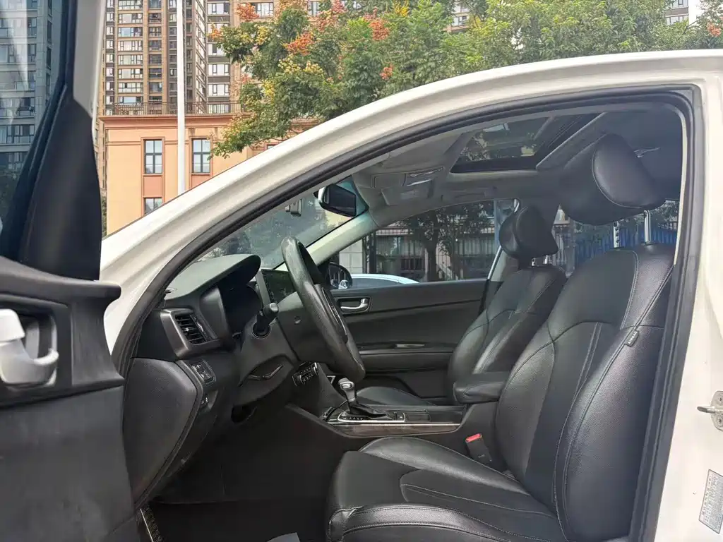 Kia K5 — миниатюра 6