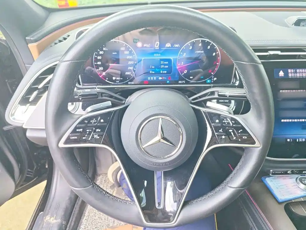 Mercedes-Benz E-Class — миниатюра 3