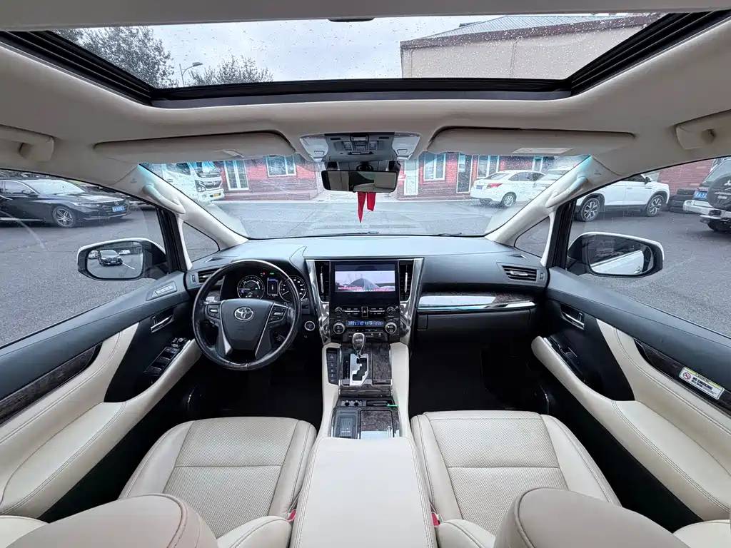 Toyota Vellfire — миниатюра 2