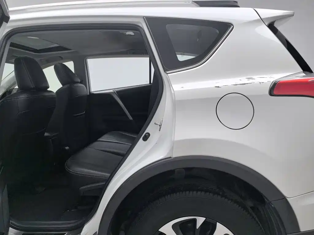 Toyota RAV4 — миниатюра 15