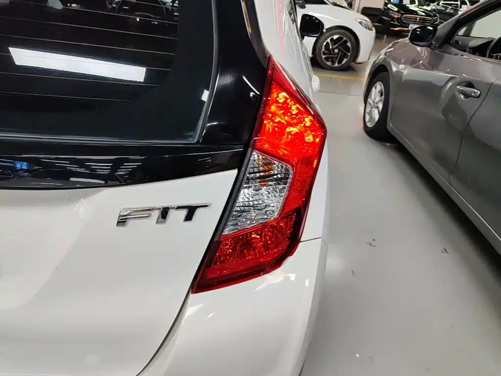 Honda Fit — миниатюра 8