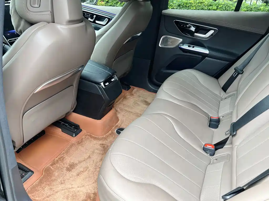 Mercedes-Benz EQE SUV — миниатюра 10