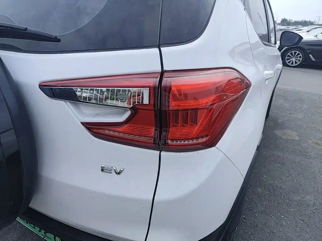 BYD Yuan EV — миниатюра 8