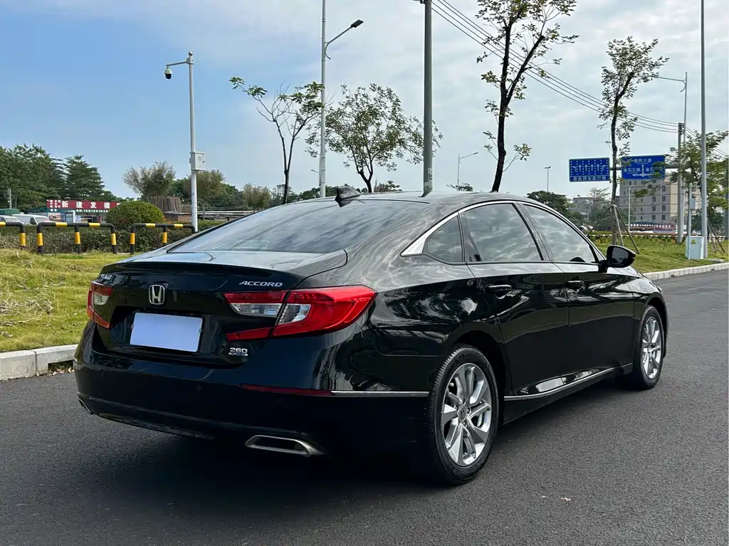Honda Accord — миниатюра 9