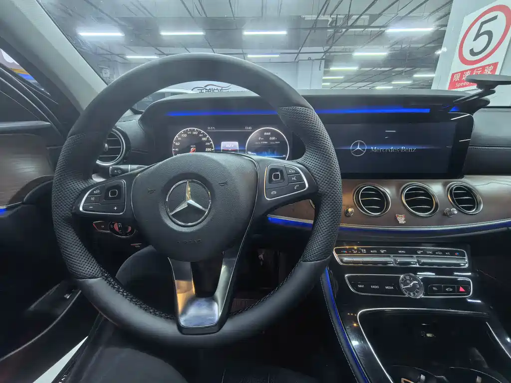 Mercedes-Benz E-Class — миниатюра 12