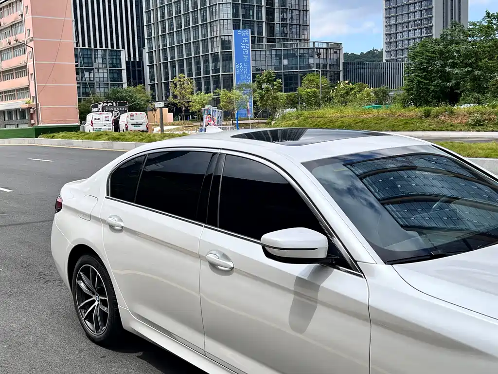 BMW 5 Series — миниатюра 15