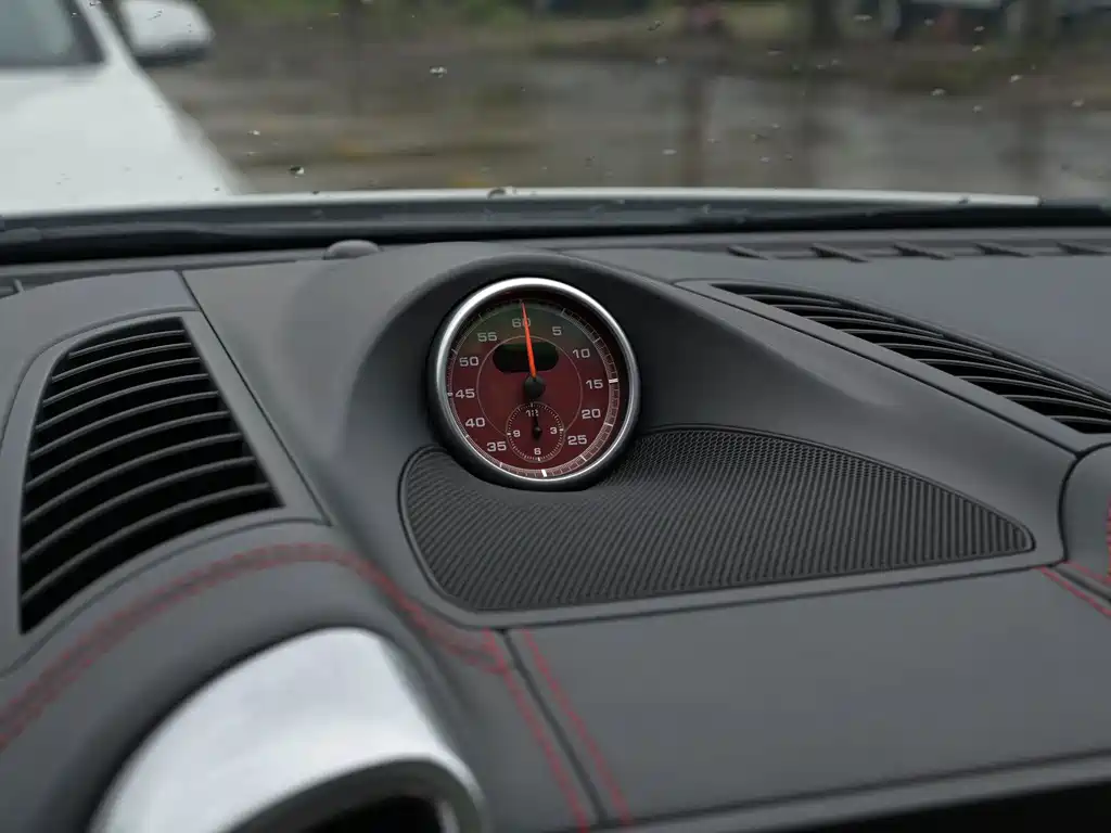 Porsche Cayenne — миниатюра 10