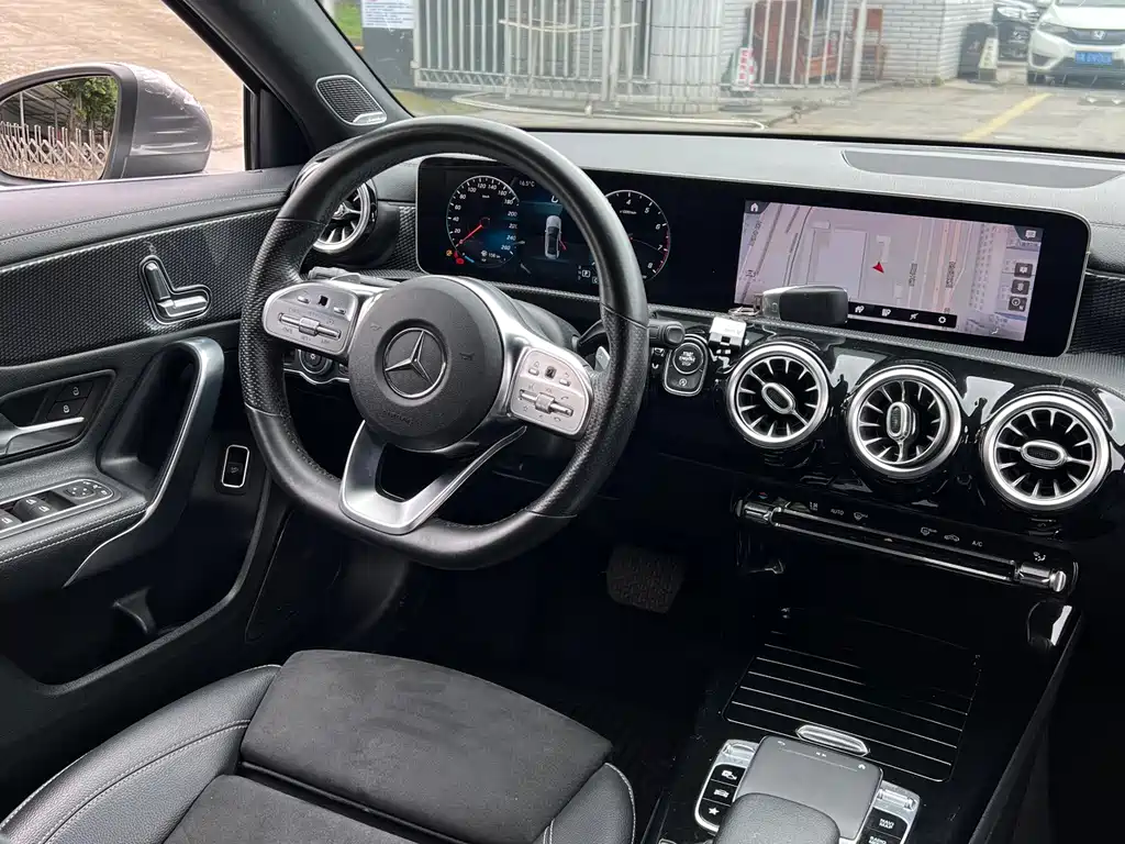 Mercedes-Benz A-Class — миниатюра 6