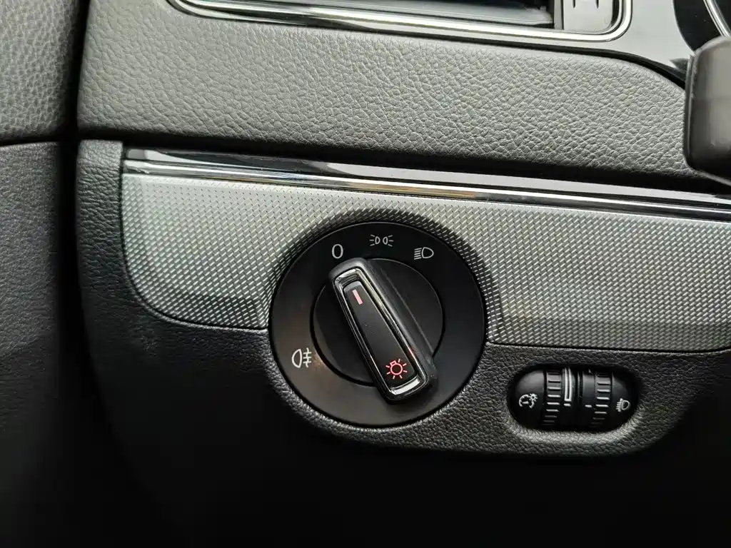 Volkswagen Sagitar — миниатюра 21