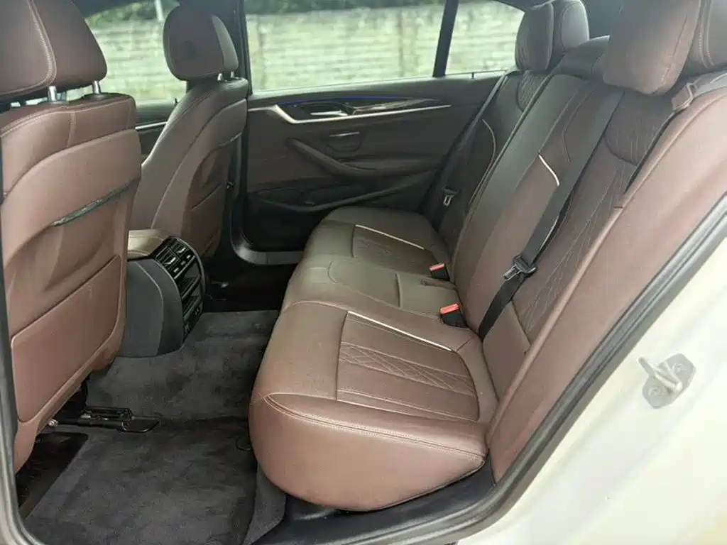BMW 5 Series — миниатюра 8