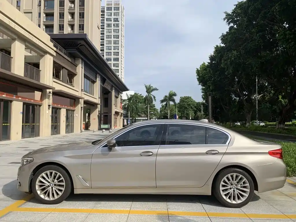 BMW 5 Series — миниатюра 4