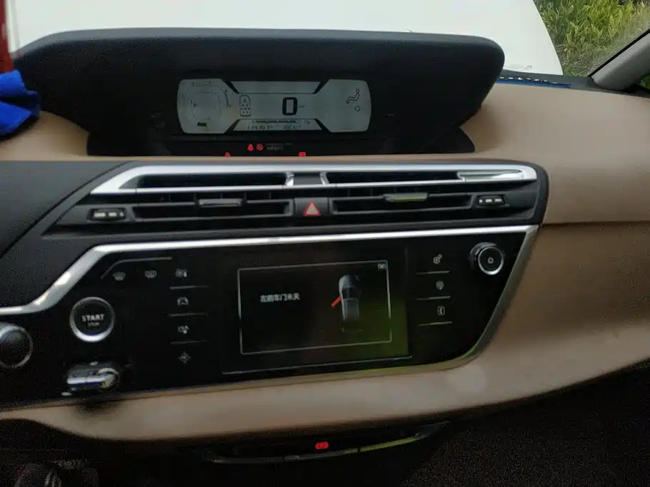 Citroen C4 Picasso — миниатюра 13