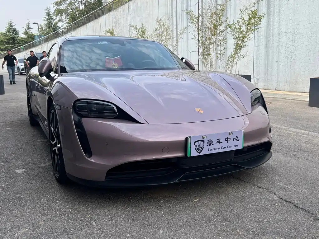 Porsche Taycan — миниатюра 3