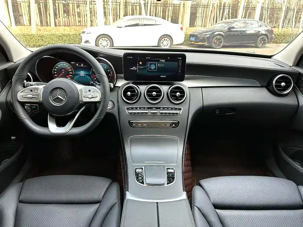 Mercedes-Benz C-Class — миниатюра 6