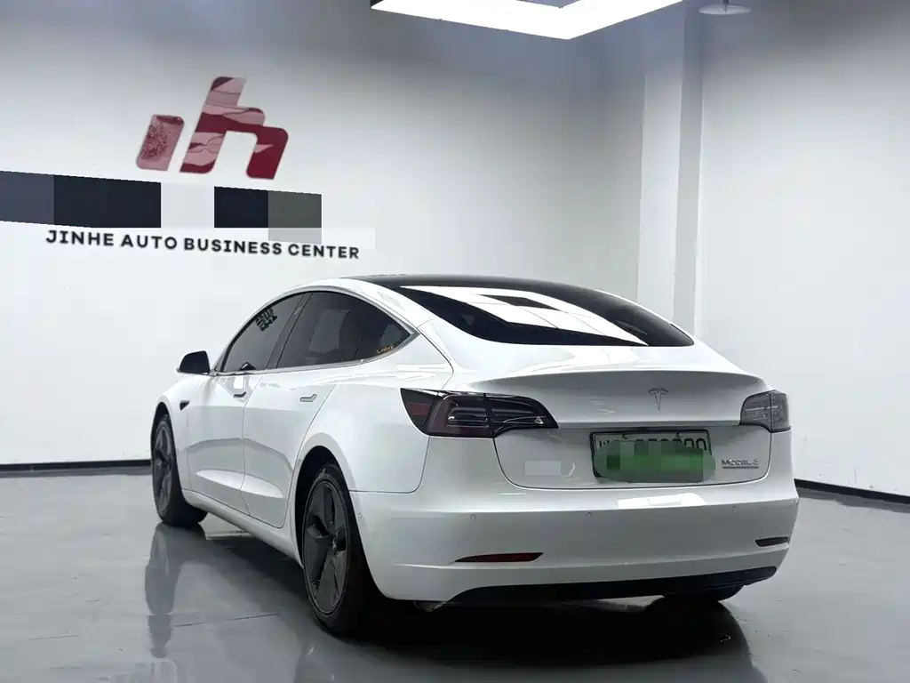 Tesla Model 3 — миниатюра 7
