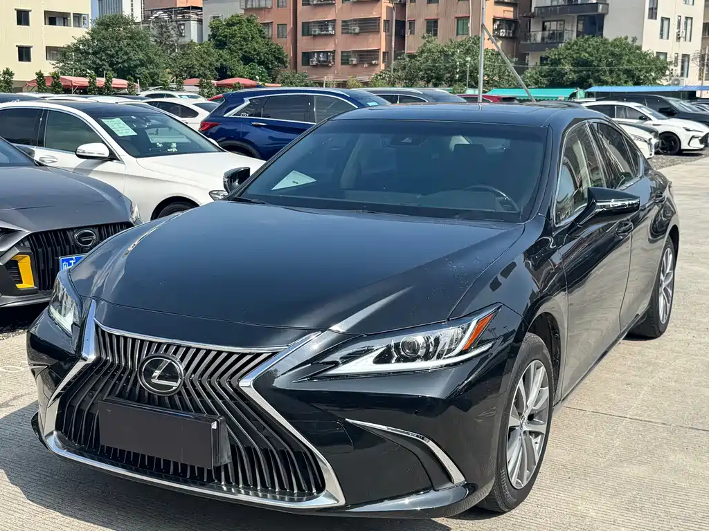 Купить Lexus ES