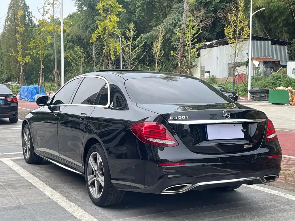 Mercedes-Benz E-Class — миниатюра 6