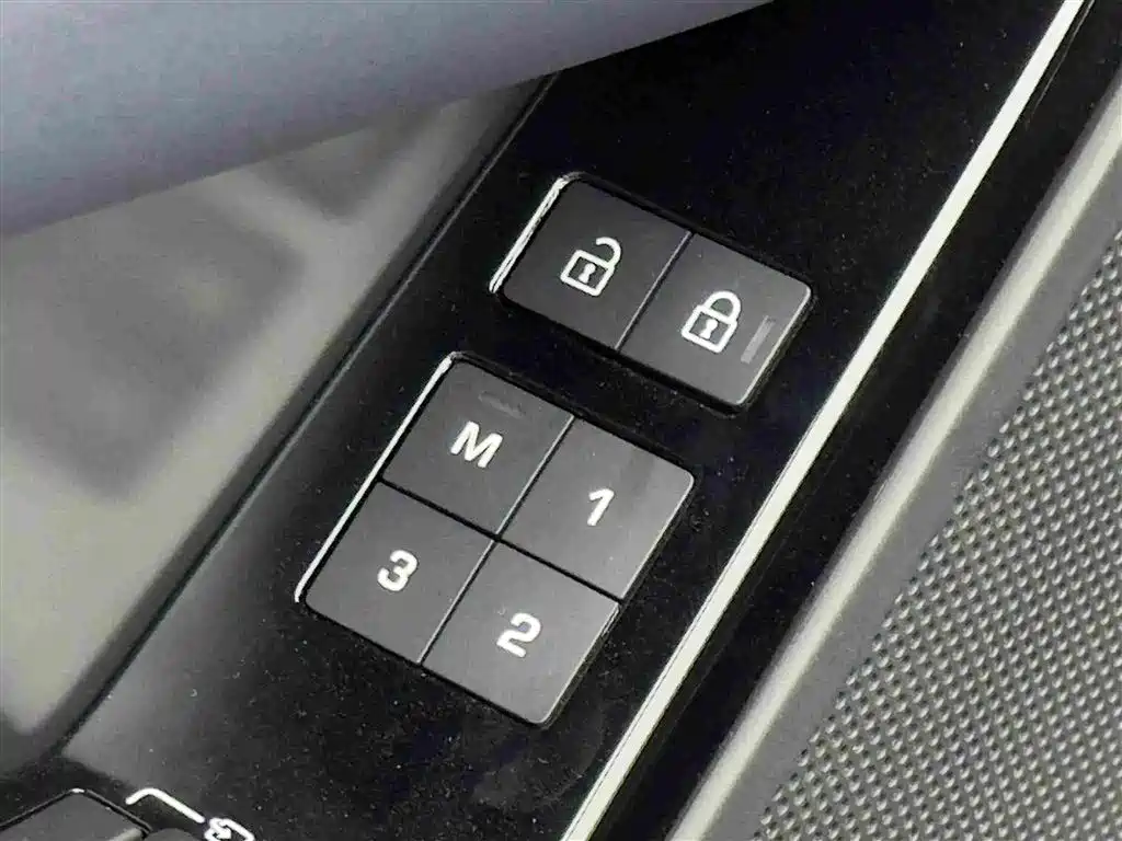 Land Rover Velar — миниатюра 15