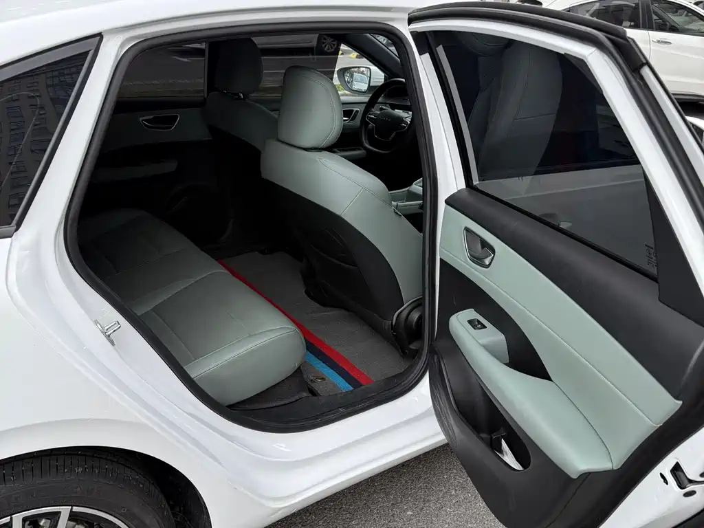 Roewe D6 2025 450km