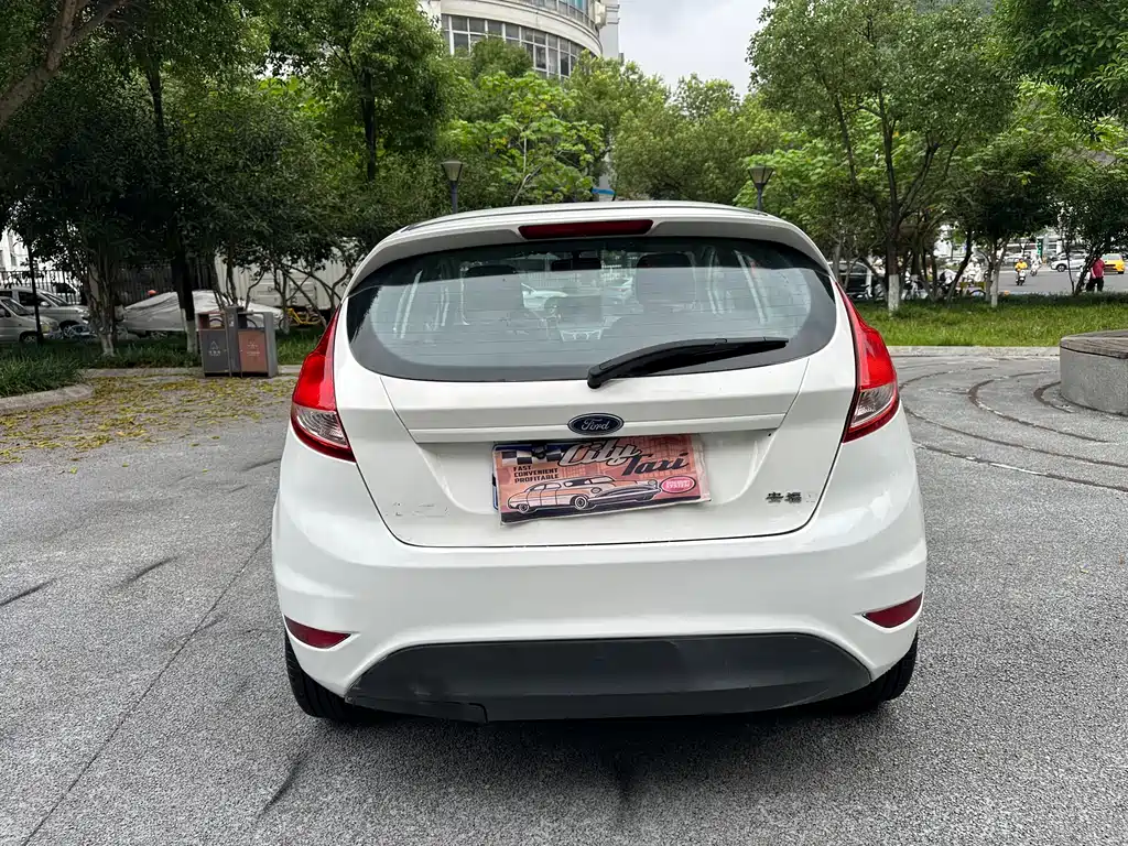 Ford Fiesta Hatchback 1.5L Auto Class Fashion Type, фото 4