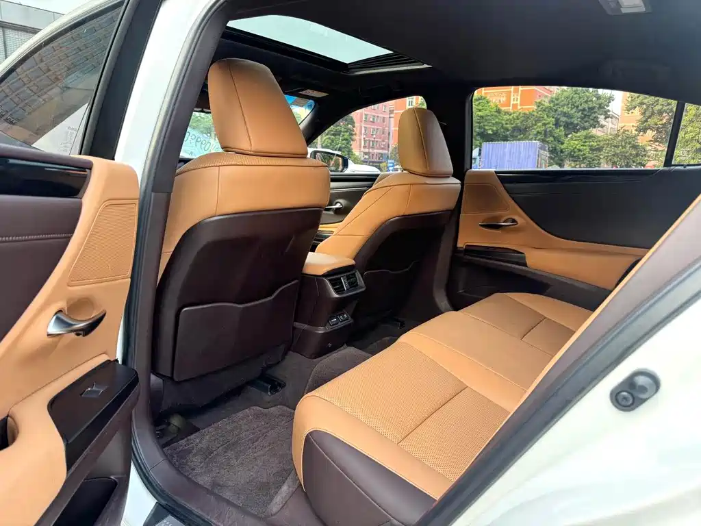 Lexus ES — миниатюра 6