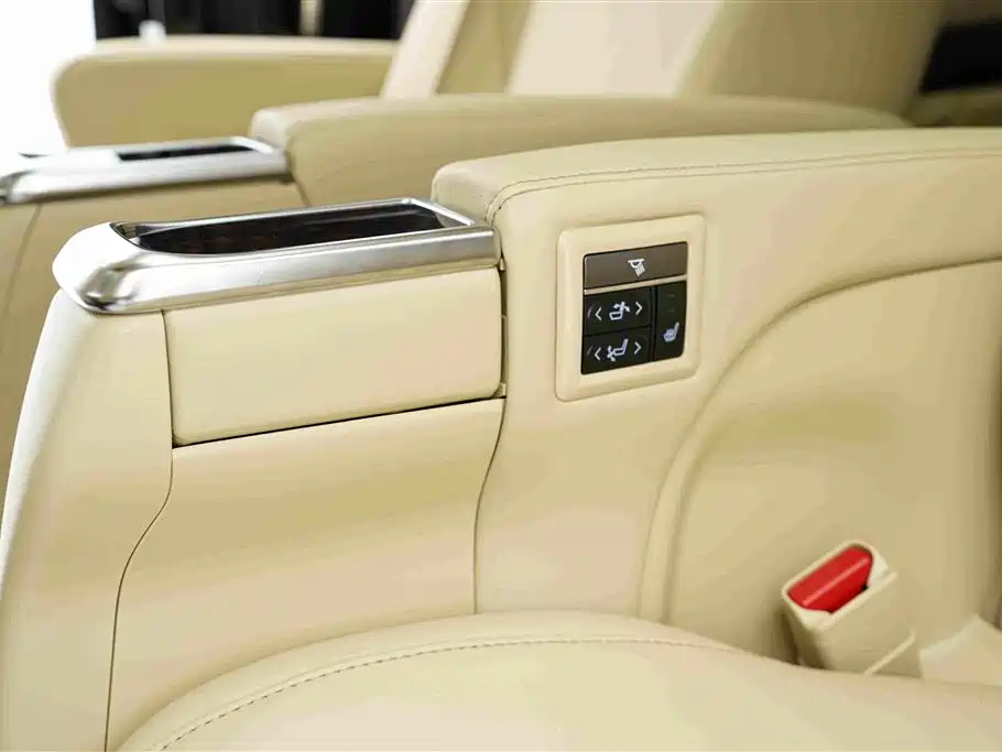 Toyota Alphard — миниатюра 14