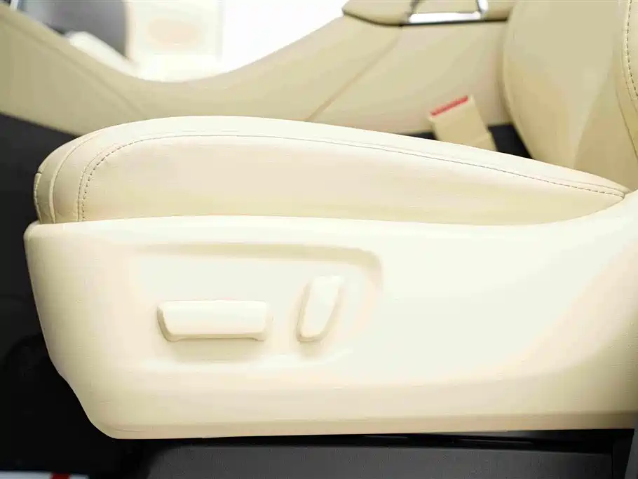 Toyota Alphard — миниатюра 8