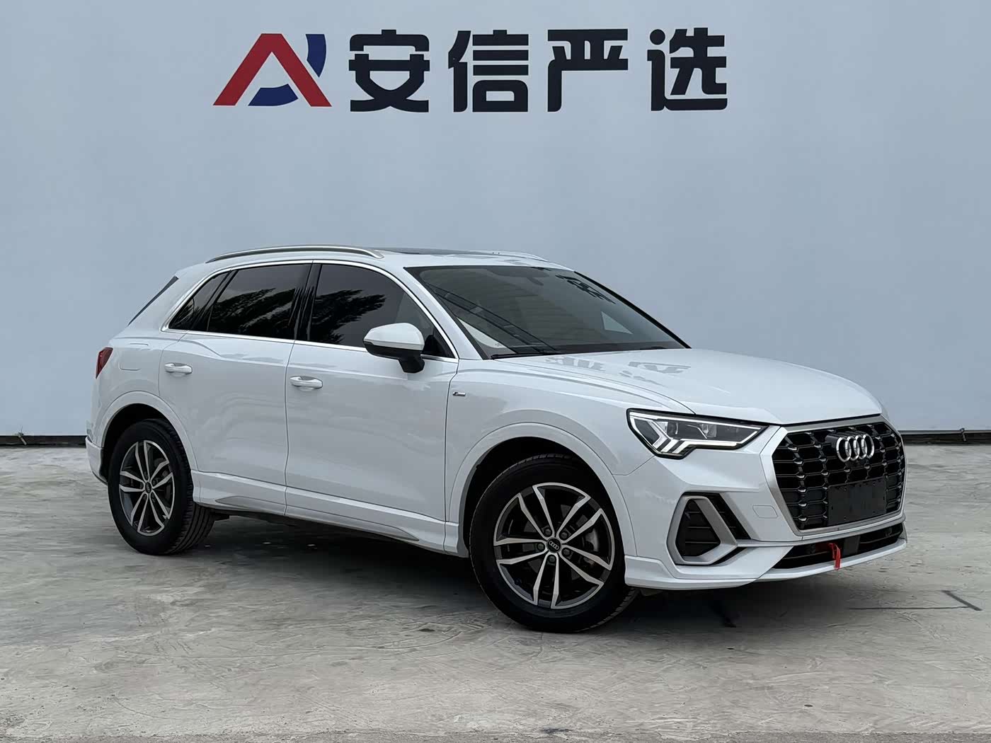 Audi Q3 1.4 л 2023 г. Белый, пробег 28000 км