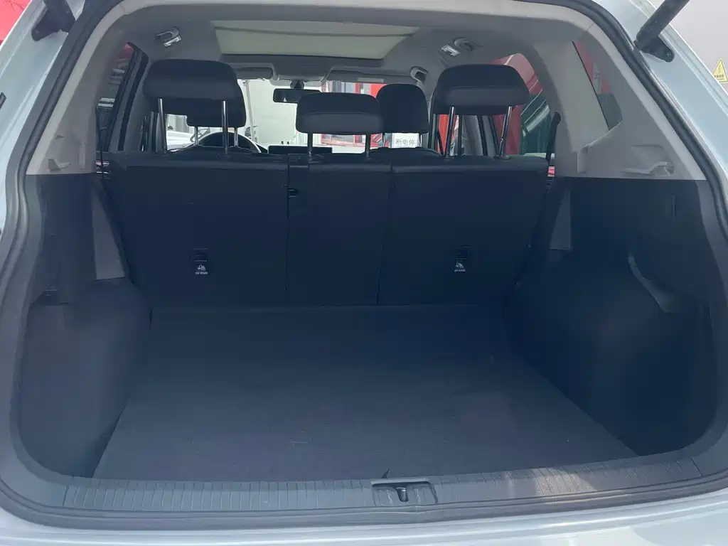 Volkswagen Tiguan L — миниатюра 18